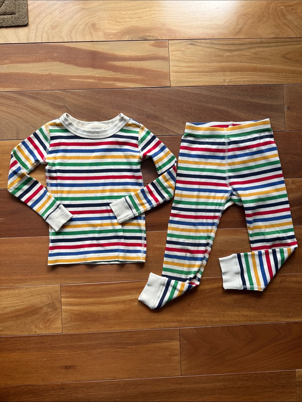 Hanna Andersson Long Sleeve Rainbow Stripe w Cream Pajama Set 4T